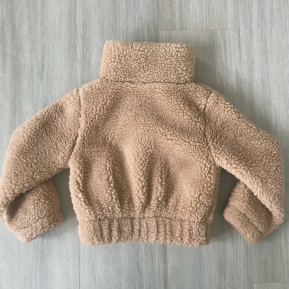 Size 4-5 girls sherpa coat - Picture 4 of 4